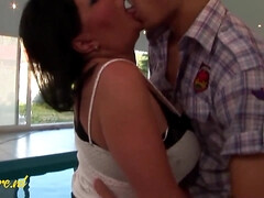 Gros seins, Brunette brune, Queue, Face assise, Mature, Maman, Chatte, Rugueux