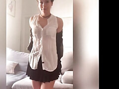 Braunhaarige, Fingern, Masturbation, Natürlichen titten, Kurzes haar, Entkleiden, Jungendliche (18+), Titten