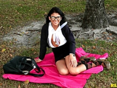 Amateur, Grosse bite, Sucer une bite, Brunette brune, En levrette, Petite femme, Maigrichonne, Adolescente