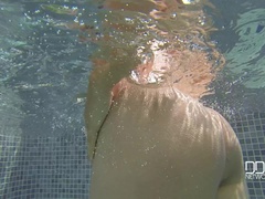 デカパイ, 巨乳な, 足, ヒール, プール, オマンコ, ルーマニア人, ソフトコア