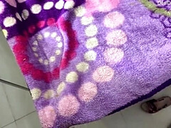 18, バイセクシャル, 指いじり, ハードコア, インド人, 乳首, オマンコ, 締まりの良い