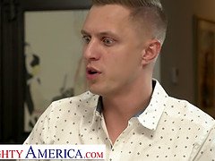 Verga grande, Morena, Universitaria, Corridas faciales, Lamidas, Masturbación, Gritar, Tetas