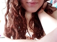 Bruinharig, Vingeren, Masturbatie, Slipje, Kut duiken, Roodharige vrouw, Speelgoed, Nat