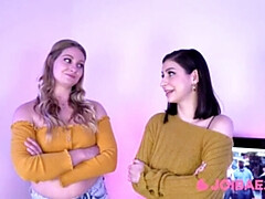 Leie, Grosser arsch, Grosse titten, Schmuddelige sprache, Fingern, Freundin, Masturbation, Pov