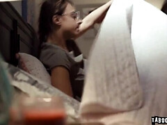 Anaal, Kont naar mond, Bruinharig, Lul, Vingeren, Natuurlijke tieten, Slikken, Uniformpje