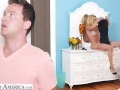デカパイ, ブロンド, バック, 手コキする, なめる, 淫乱熟女, ストリッピング, タトゥー