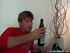 Blasen, Grossvater, Oma, Handjob, Reif, Realität, Jungendliche (18+), Flotter dreier