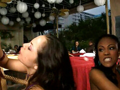 Culo, Tetas grandes, Corridas, Corridas faciales, Pajear, Tetas naturales, Tragarse, Trio