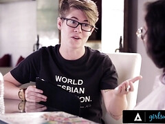 Chica, Culo grande, Tetas grandes, Morena, Tetona, Rostro sentado, Lencería, Tetas naturales