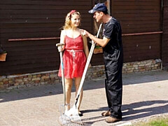 18 jaar, Grote kont, Pijpbeurt, Hondjeshouding, Jurk, Natuurlijke tieten, Kort haar, Tieten likken