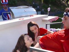 茶髪の, バック, 顔射, 旦那, 淫乱熟女, アウトドア, プール, オッパイの