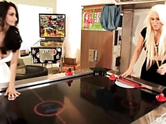 Tetas grandes, Besar, Lesbiana, Lamidas, Lencería, Masturbación, Madres para coger, Afeitado