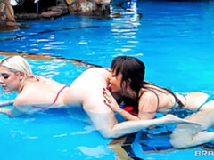 Grote kont, Lesbisch, Likken, Ondergoed, Masturbatie, Moeder die ik wil neuken, Kut duiken, Geschoren