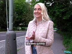 Enthousiasteling, Kont, Sperma shot, Tsjechisch, Sperma in gezicht, Buiten, Openbaar, Tieten likken