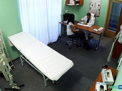 Amateur, Noire, Médecin, Branlette thaïlandaise, Bureau, Gicler, Uniforme, Voyeur