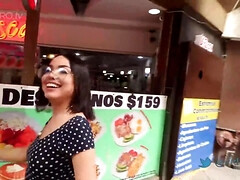 18 jaar, Enthousiasteling, Pijpbeurt, Sperma shot, Sperma in gezicht, Latijnse vrouw, Tiener, Tieten likken