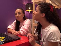 Gros cul, Sucer une bite, Brunette brune, Fille latino, Orgasme, Petite femme, Criant, Nénés