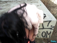 Américain, Noire, Sucer une bite, Européenne, Seins naturels, Piercing, Public, Chatte