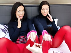 18 jaar, Grote kont, Grote lul, Grote mammen, Pijpbeurt, Hondjeshouding, 1 man 2 vrouwen, Tiener