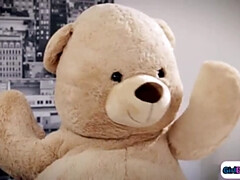 Blonde, Brunette brune, Domination, Face assise, Hard, Lesbienne, Chatte, Nénés