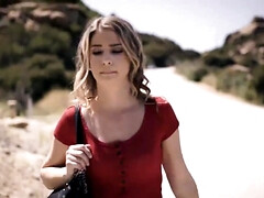 18 años, Verga grande, Rubia, Mamada, Coche, Público, Tabú, Tetas