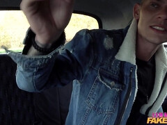 Leie, Grosse titten, Auto, Schwanz, Europäisch, Aufs gesicht abspritzen, Im freien, Titten