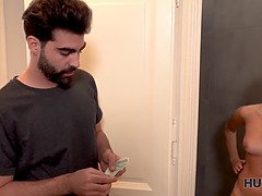 Gehörnter ehemann, Schwanz, Hd, Lecken, Milf, Geld, Ablutschen, Titten