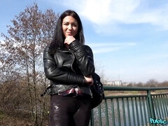 Leie, Arsch, Leder, Natürlichen titten, Im freien, Pov, Öffentlich, Titten