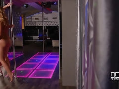 Жопа, Большие сиськи, Каблуки, Вставлять, Лизание, Бритые, Игрушки, Близняшки