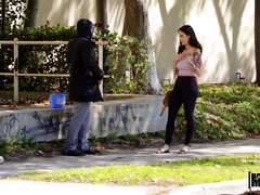 Américain, Sucer une bite, Brunette brune, Embrassement, Léchez, De plein air, Public, Chatte