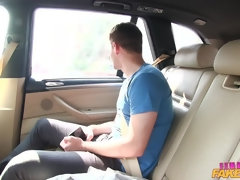 Leie, Auto, Hundestellung, Handjob, Lecken, Pov, Muschi, Titten