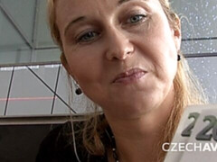 Enthousiasteling, Grote kont, Blond, Hondjeshouding, Handbeurt, Moeder die ik wil neuken, Gezichtspunt, Openbaar