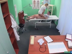 フェラチオ, カップル, 中出し, 医者, 看護婦, オフィス, ユニフォーム, のぞき