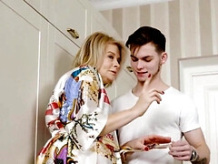 18, デカチン, ブロンド, エロ熟女, 浮気する, Hd, 熟年, 淫乱熟女