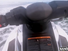 アジア人, ビキニ, フェラチオ, 茶髪の, 口内発射, バック, 小柄, ゴックンする