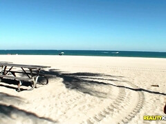 茶髪の, 顔射, 小柄, ピアス, ハメ撮り, タトゥー, ティーン