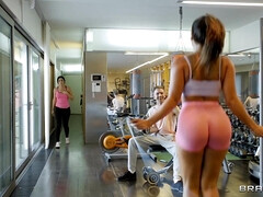Lieveling, Grote lul, Pijpbeurt, Bruinharig, Sportzaal, Hardcore, Pornster, Geschoren