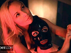 Blonde, Sucer une bite, En levrette, Fétiche, Groupe, Hard, Latex, Mère que j'aimerais baiser