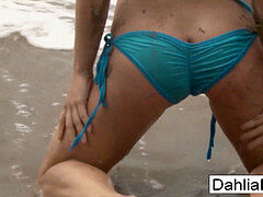 torrid Dahlia gets ultra-kinky and bursts all over the beach
