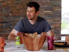 Брюнетки, Платье, На кухне, Милф, Мамочка, Софткор