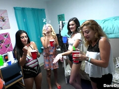 Chambre à dormir, Gros cul, Blonde, Collège université, Léchez, Seins naturels, Piercing, Chatte