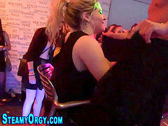 Amateur, Sucer une bite, Européenne, Branlette thaïlandaise, Orgie, Fête, Réalité, Adolescente