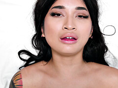 18 ans, Amateur, Audition, Masturbation, Rasée, Tatouage, Nénés, Jouets