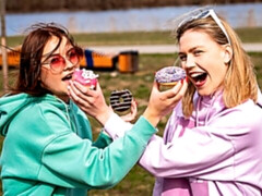 Amateur, Blonde, Brunette brune, Léchez, Masturbation, Chatte, Dénudage, Nénés