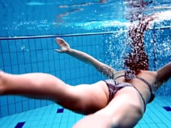 Bruinharig, Vrouw, Fetisj, Openbaar, Russisch, Alleen, Tiener, Onderwater