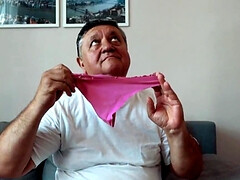 Tussi, Grosser schwanz, Blondine, Hundestellung, Grossvater, Handjob, Muschi, Eng