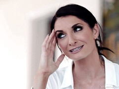 ベビーシッター, ブロンド, レズビアン, なめる, 淫乱熟女, 小柄, ピアス, オマンコ