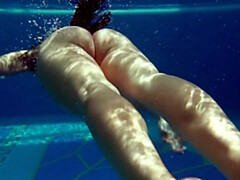 18 jahre, Braunhaarige, Frau, Hd, Ungarisch, Pool, Öffentlich, Unter wasser