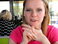 Nahaufnahme, Extrem, Klaffend, Masturbation, Orgasmus, Öffentlich, Solo, Unter dem rock