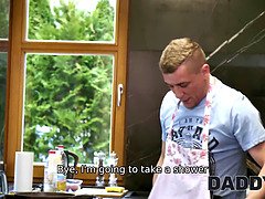 Man die toekijkt, Daddy, Hd, Klein, Geschoren, Tatoeage, Tiener, Tieten likken